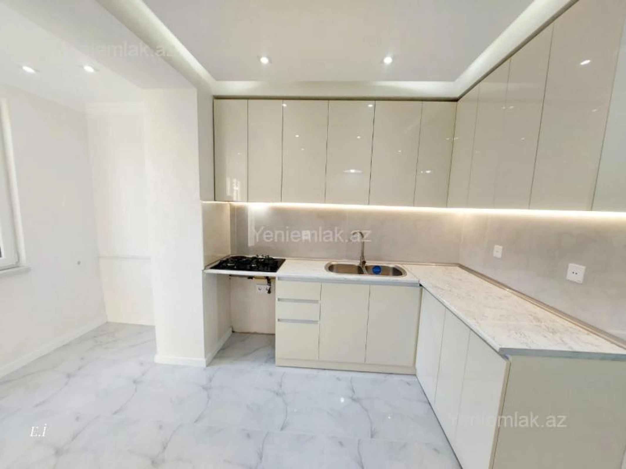 Satılır 3 otaqlı köhnə tikili 78 m²