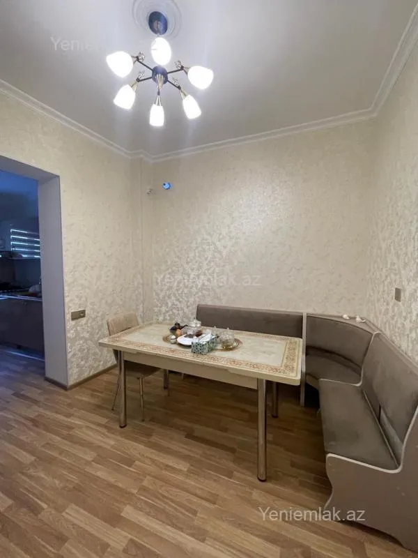 Satılır 5 otaqlı həyət evi 180 m²