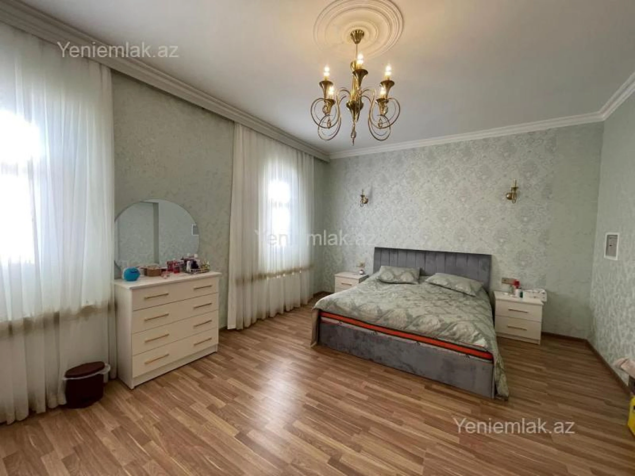 Satılır 5 otaqlı həyət evi 180 m²