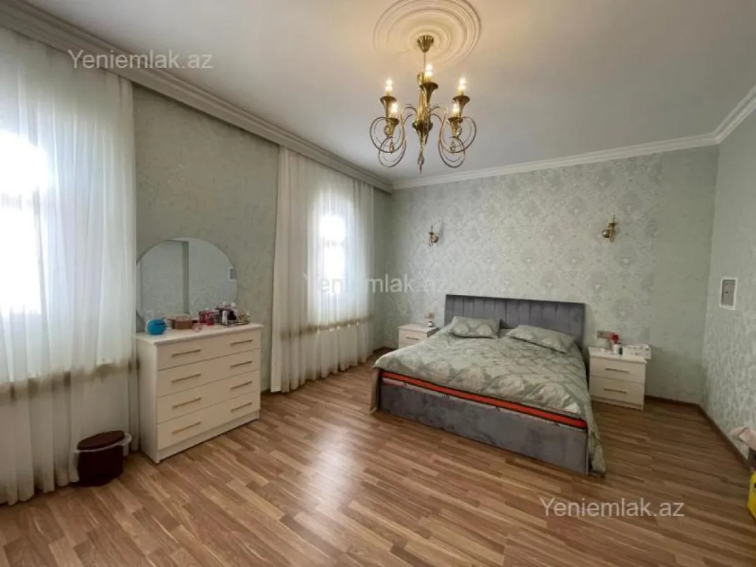 Satılır 5 otaqlı həyət evi 180 m²