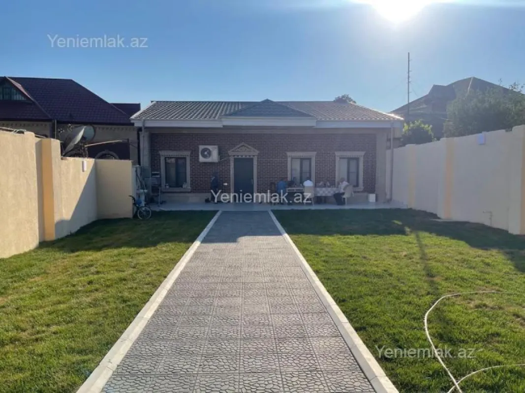 Satılır 5 otaqlı həyət evi 180 m²