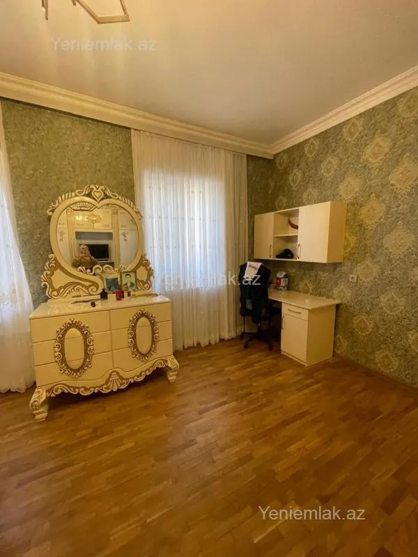 Satılır 5 otaqlı həyət evi 180 m²
