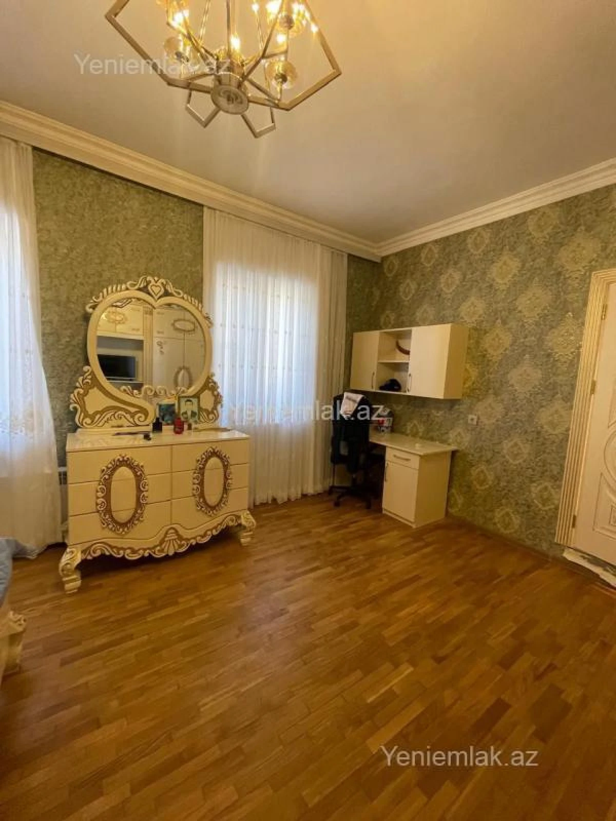 Satılır 5 otaqlı həyət evi 180 m²