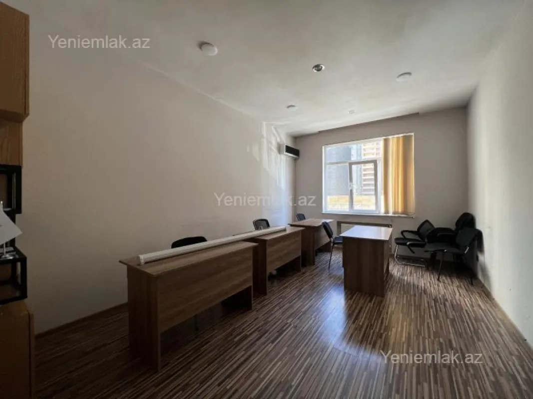 Satılır 4 otaqlı ofis 176 m²