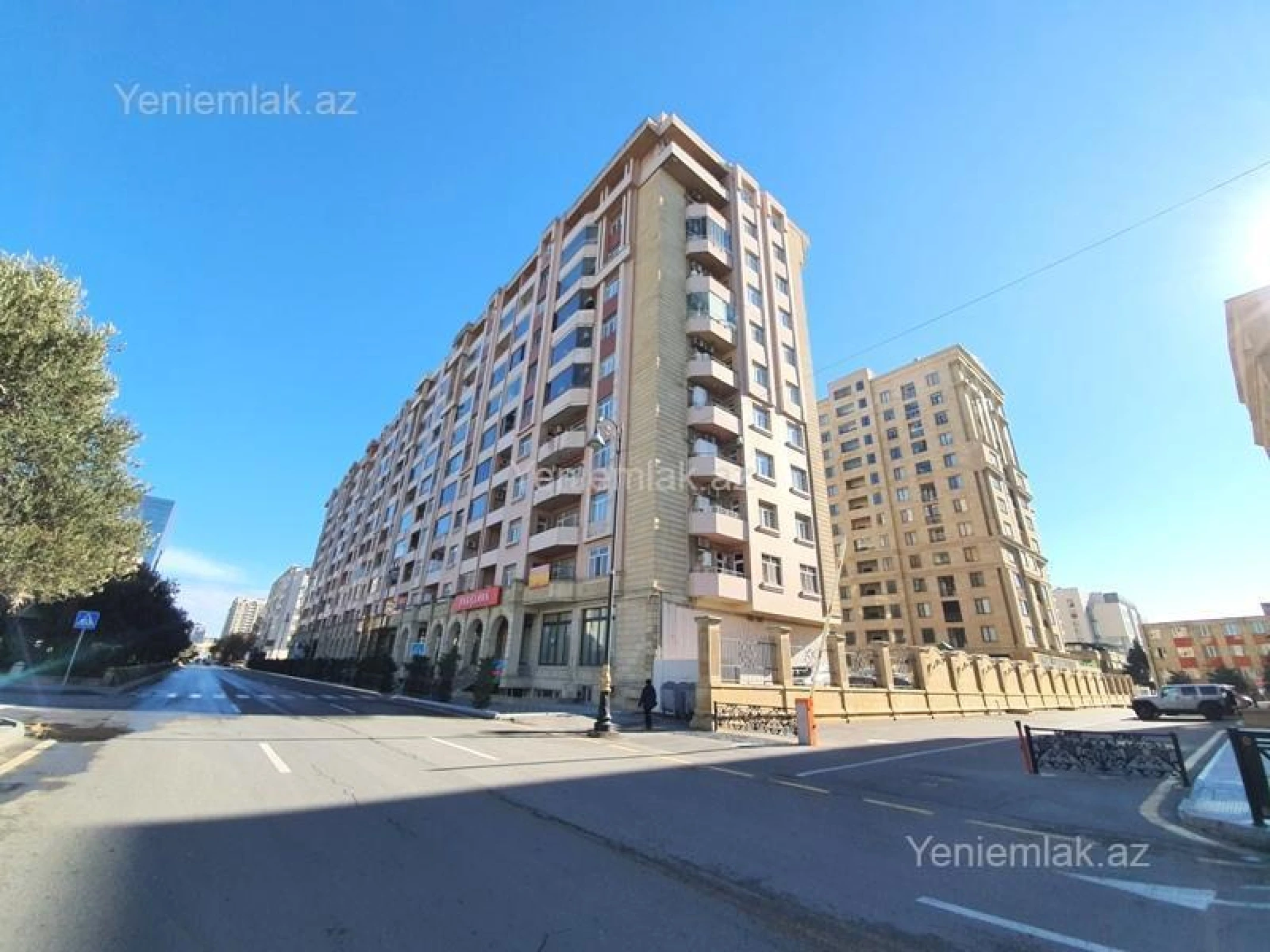 Satılır 4 otaqlı ofis 176 m²