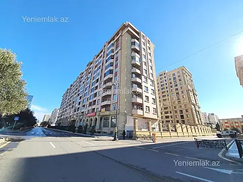 Satılır 4 otaqlı ofis 176 m²