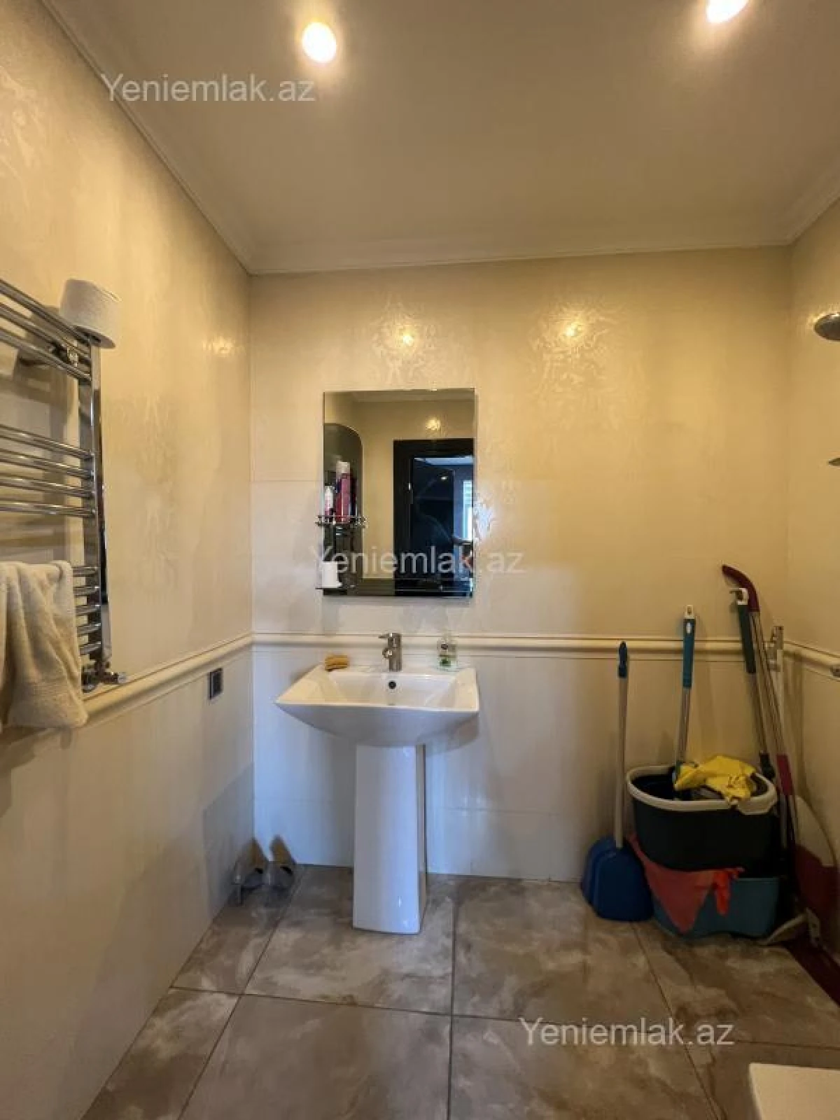 Satılır 4 otaqlı ofis 176 m²