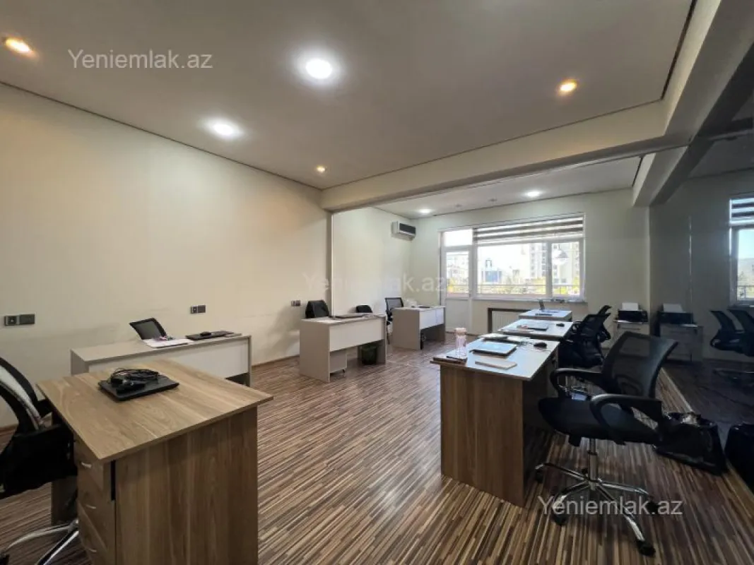 Satılır 4 otaqlı ofis 176 m²