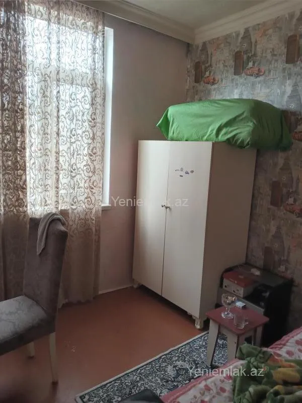 Satılır 2 otaqlı köhnə tikili 125 m²
