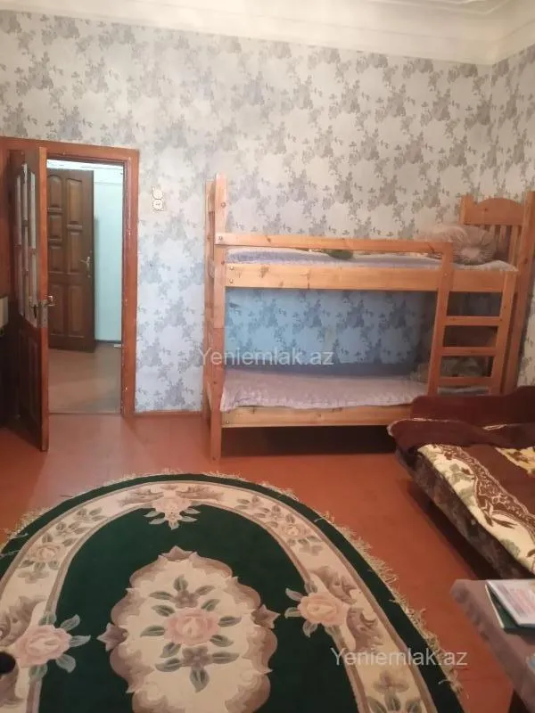 Satılır 2 otaqlı köhnə tikili 125 m²