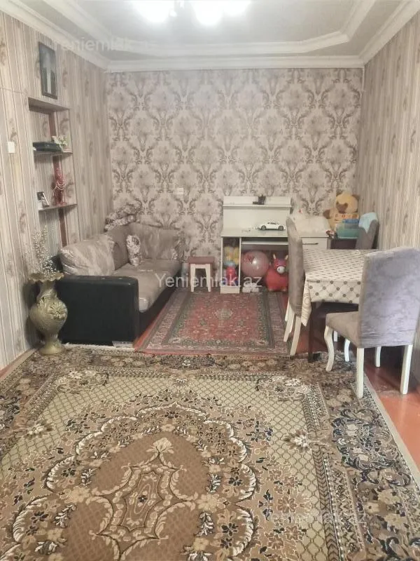 Satılır 2 otaqlı köhnə tikili 125 m²