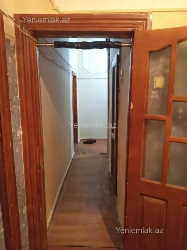 Satılır 2 otaqlı köhnə tikili 125 m²