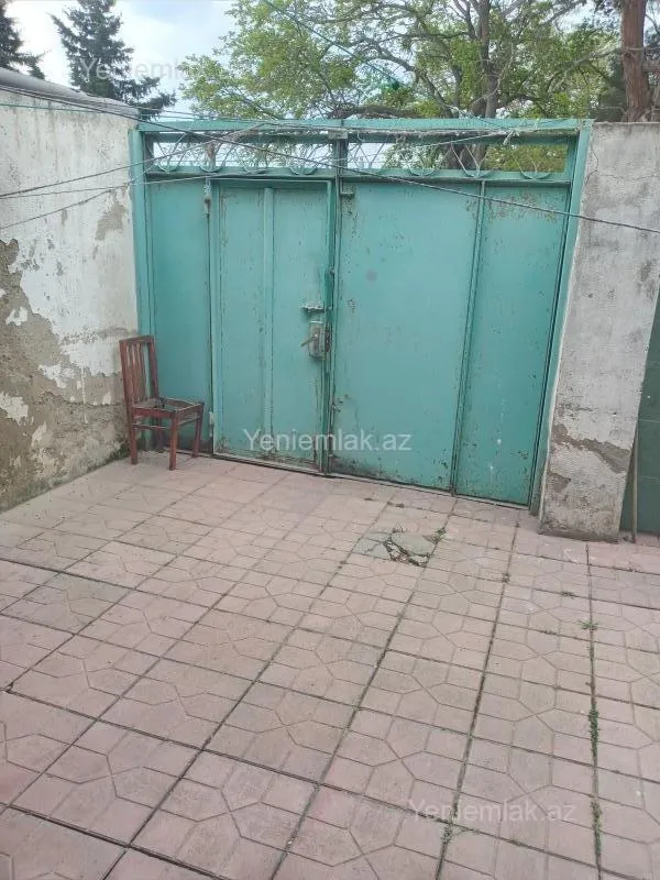 Satılır 2 otaqlı köhnə tikili 125 m²