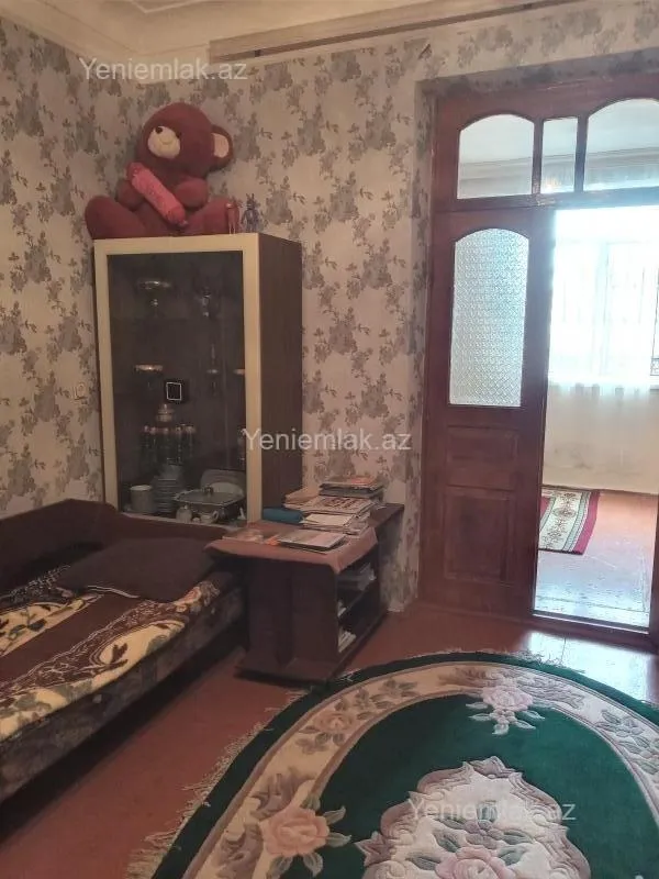 Satılır 2 otaqlı köhnə tikili 125 m²