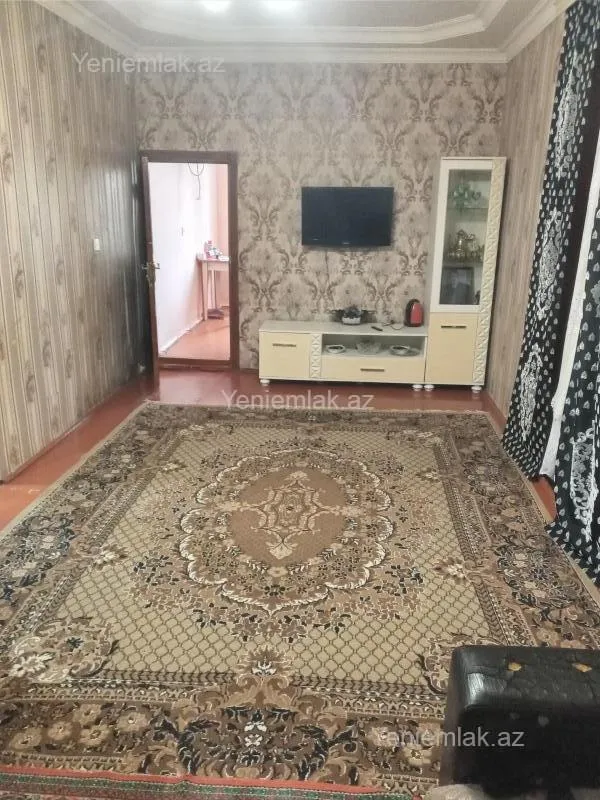 Satılır 2 otaqlı köhnə tikili 125 m²