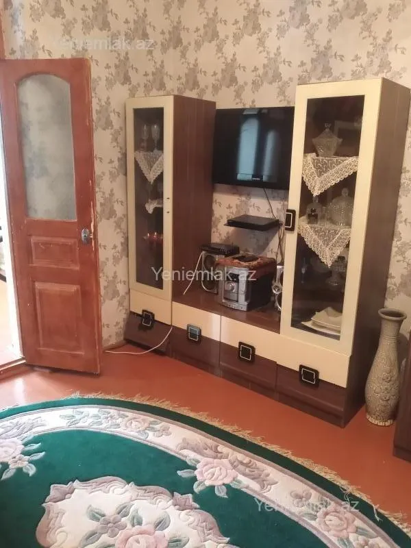 Satılır 2 otaqlı köhnə tikili 125 m²