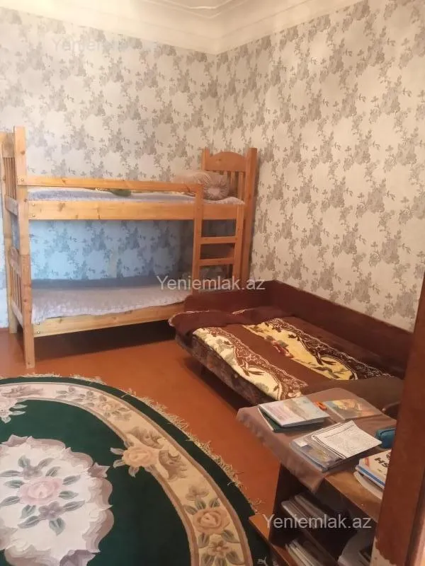 Satılır 2 otaqlı köhnə tikili 125 m²