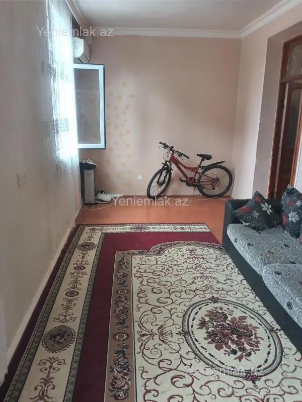 Satılır 2 otaqlı köhnə tikili 125 m²