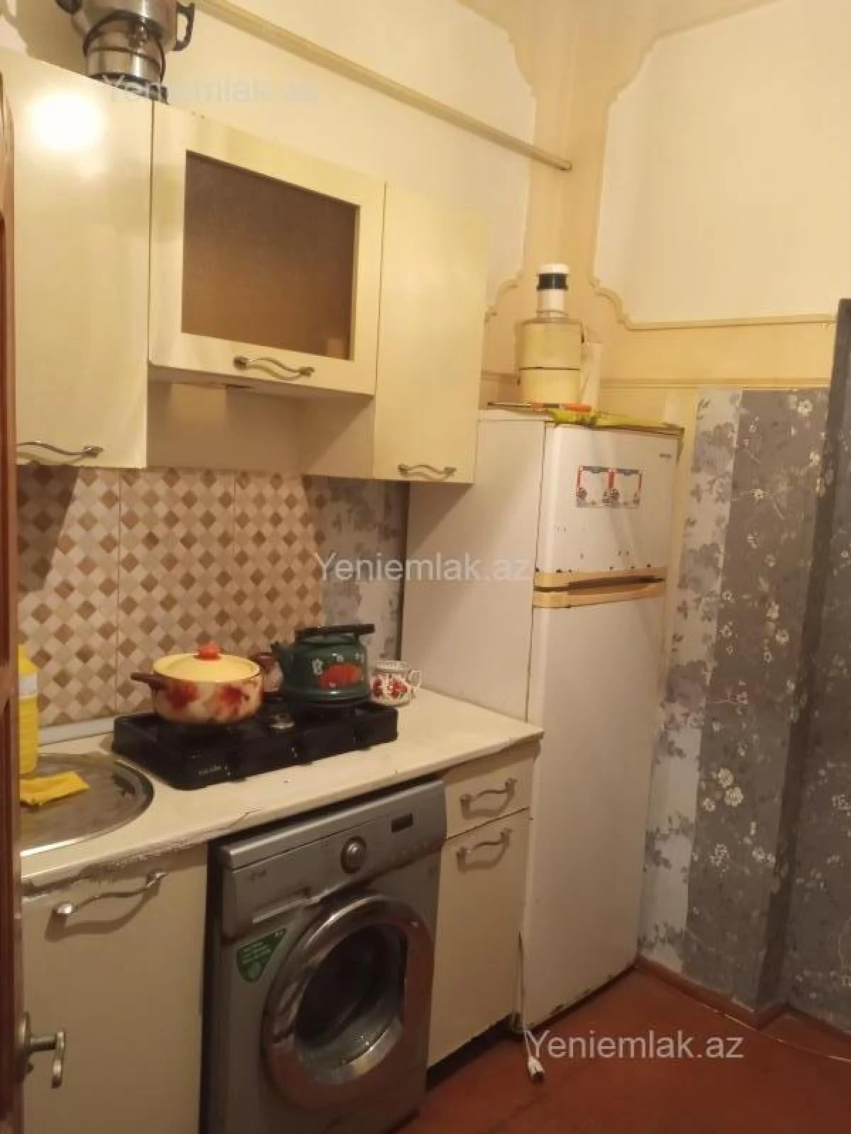 Satılır 2 otaqlı köhnə tikili 125 m²
