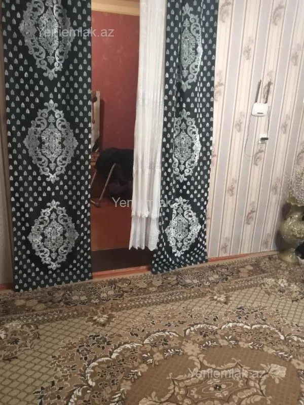 Satılır 2 otaqlı köhnə tikili 125 m²