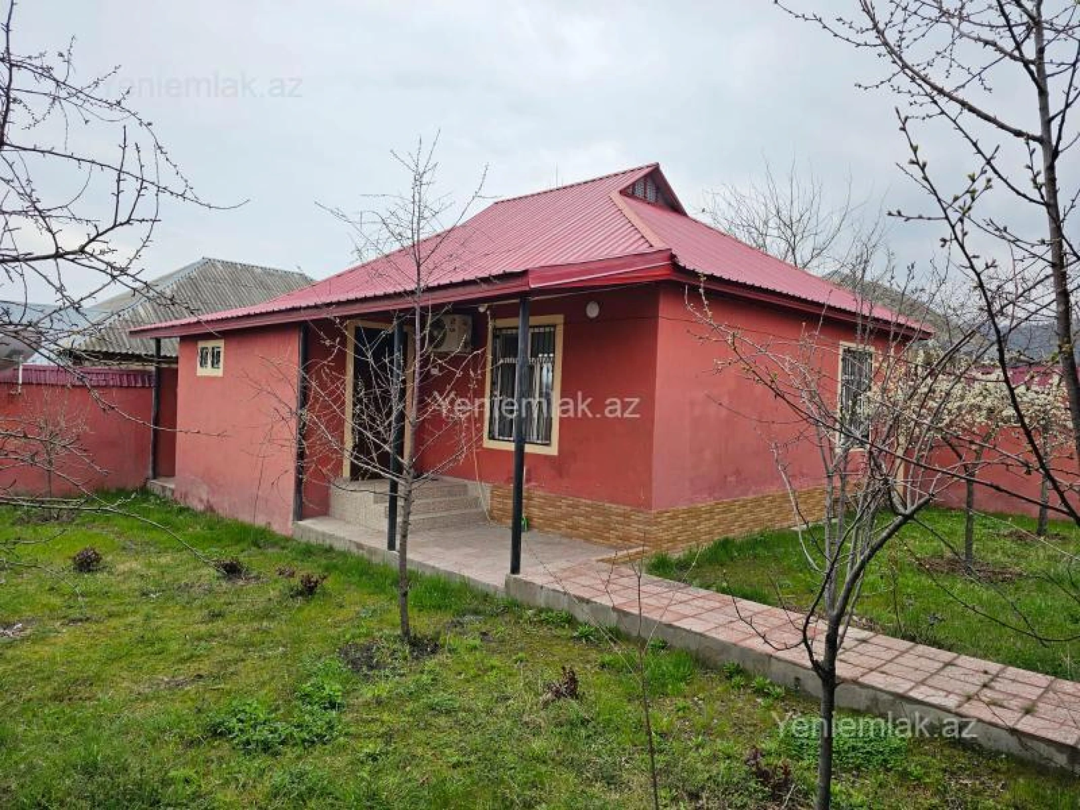 Satılır 4 otaqlı həyət evi 120 m²