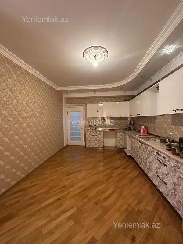 Satılır 3 otaqlı yeni tikili 120 m²
