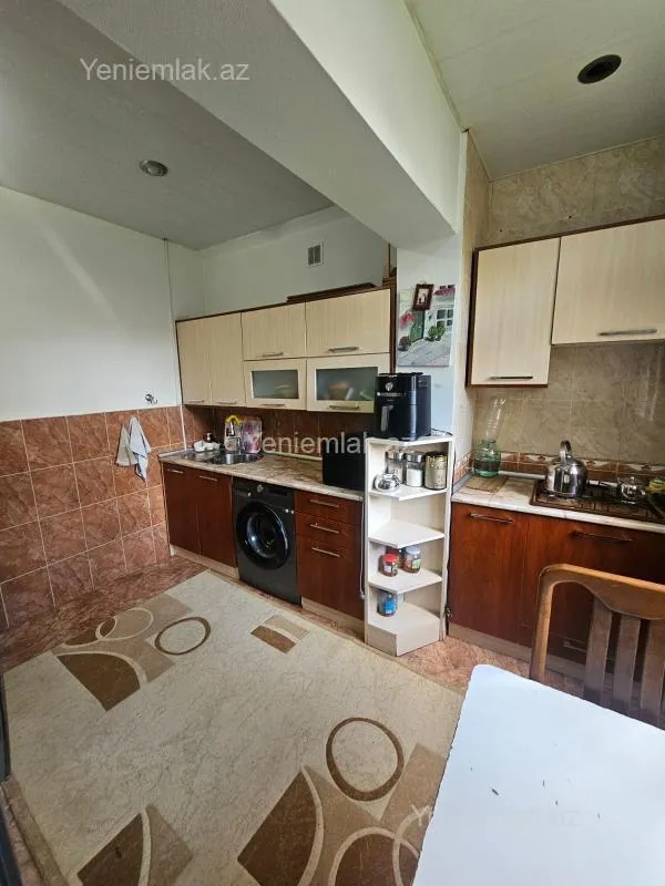 Satılır 2 otaqlı köhnə tikili 65 m²