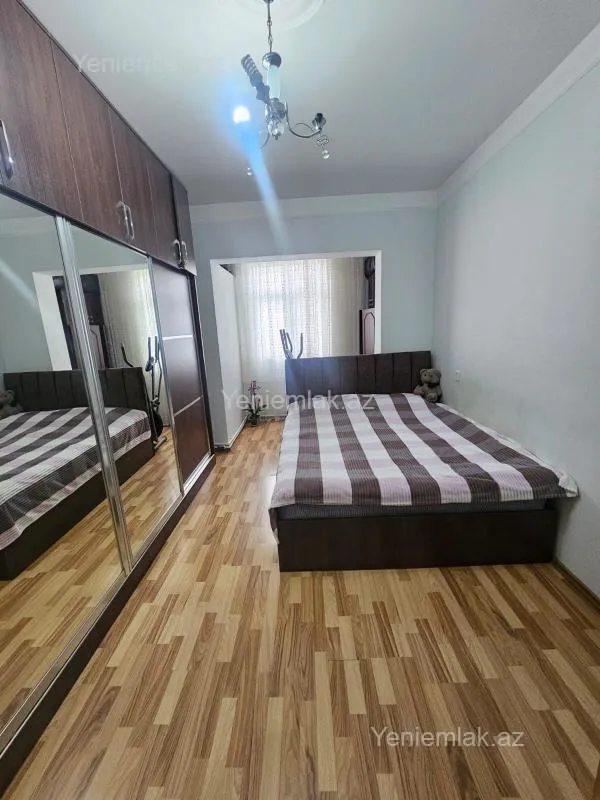 Satılır 2 otaqlı köhnə tikili 65 m²