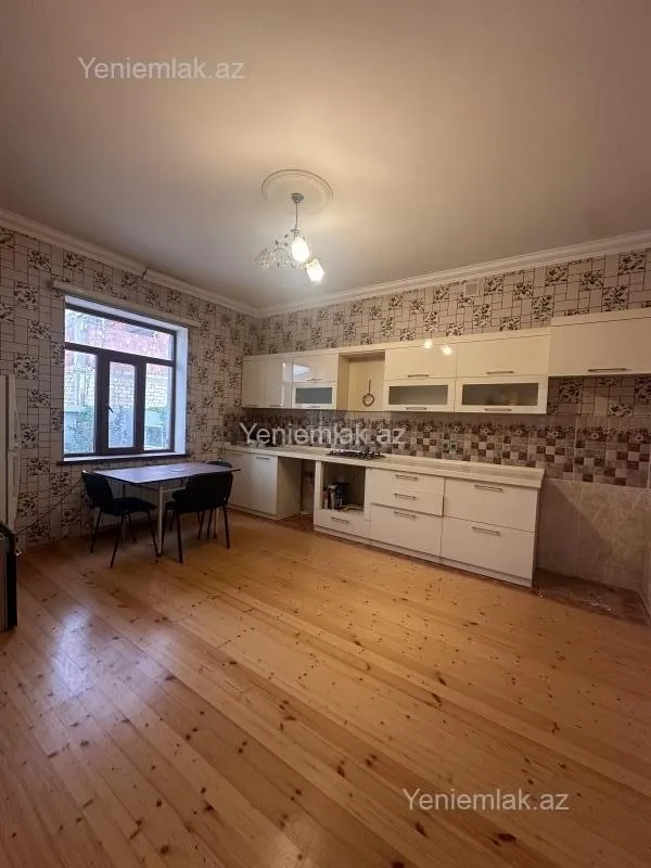 Satılır 6 otaqlı həyət evi 166 m²