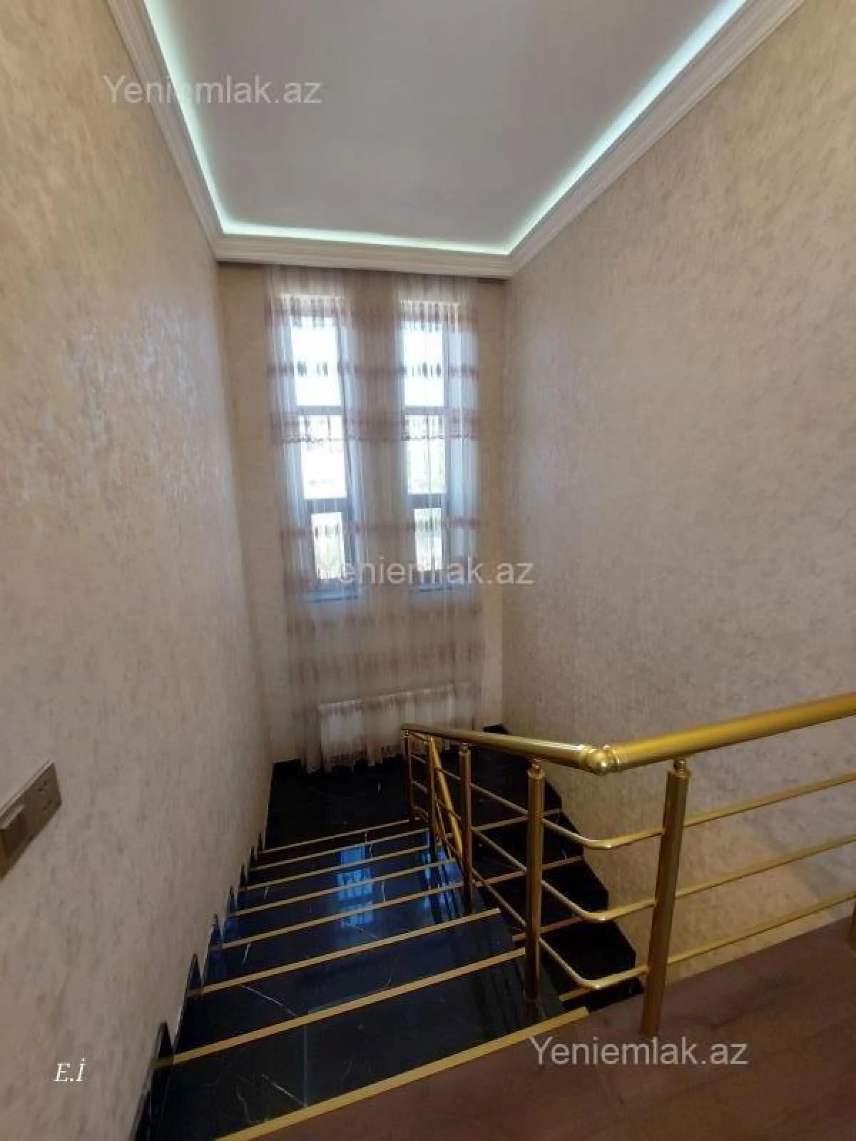 Satılır 4 otaqlı həyət evi 156 m²
