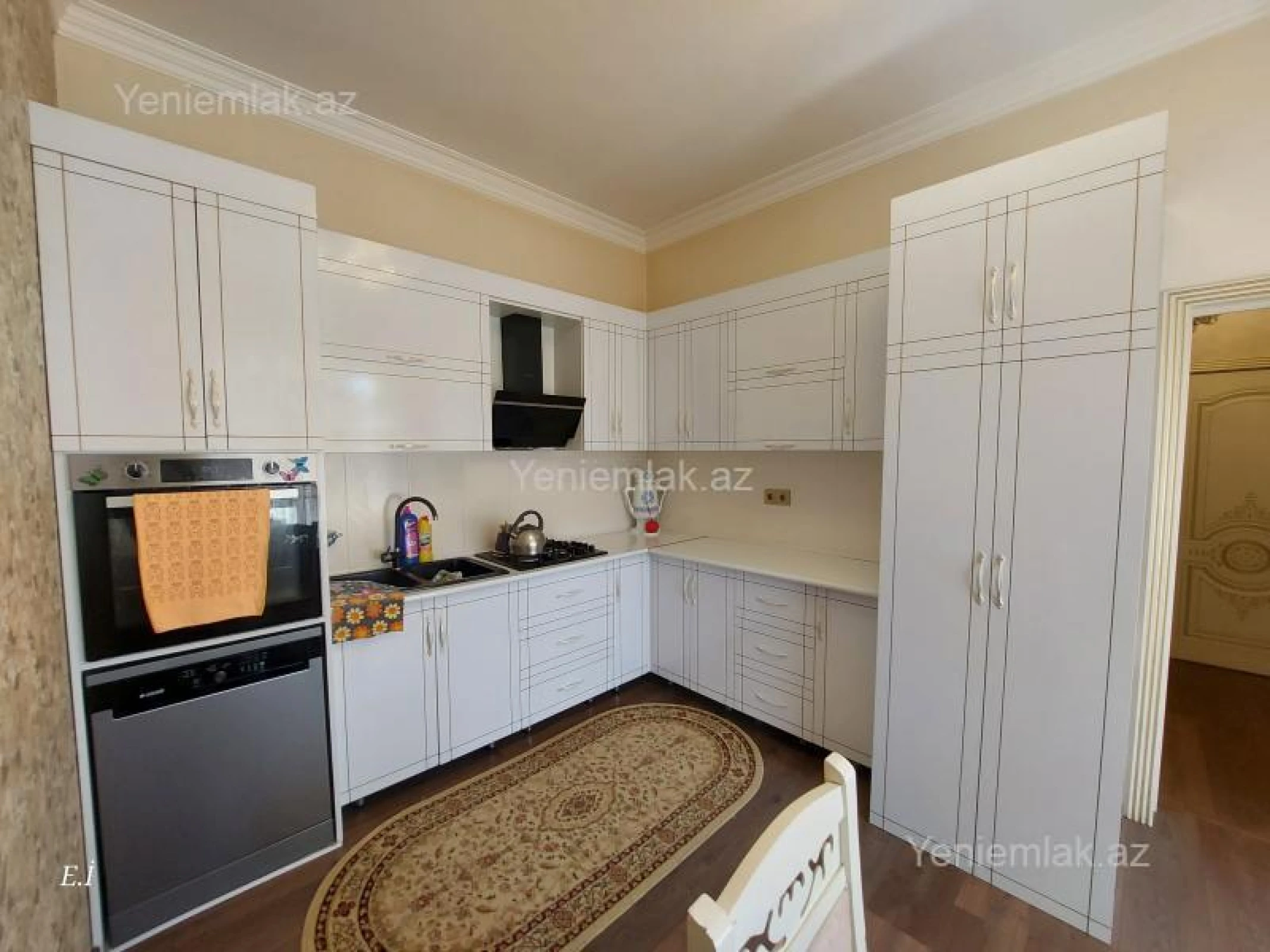 Satılır 4 otaqlı həyət evi 156 m²