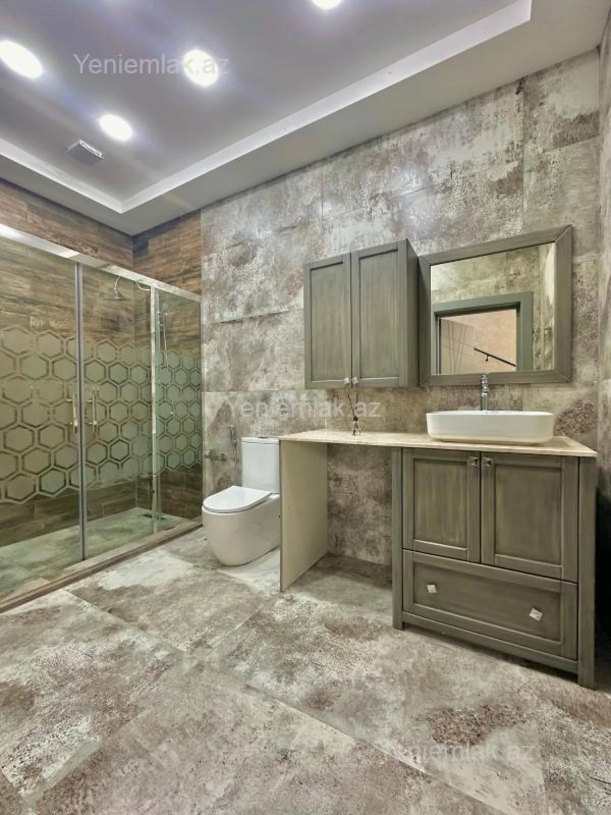 Satılır 5 otaqlı həyət evi 250 m²