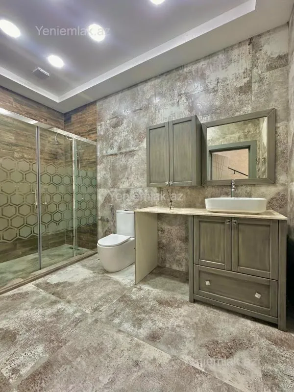 Satılır 5 otaqlı həyət evi 250 m²