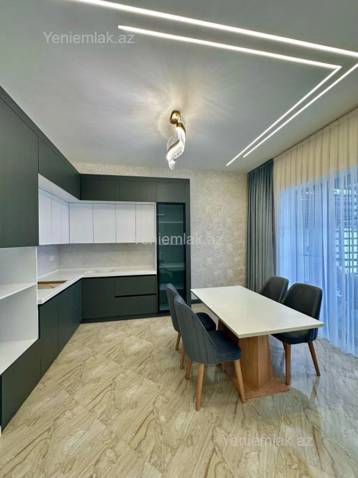 Satılır 5 otaqlı həyət evi 250 m²