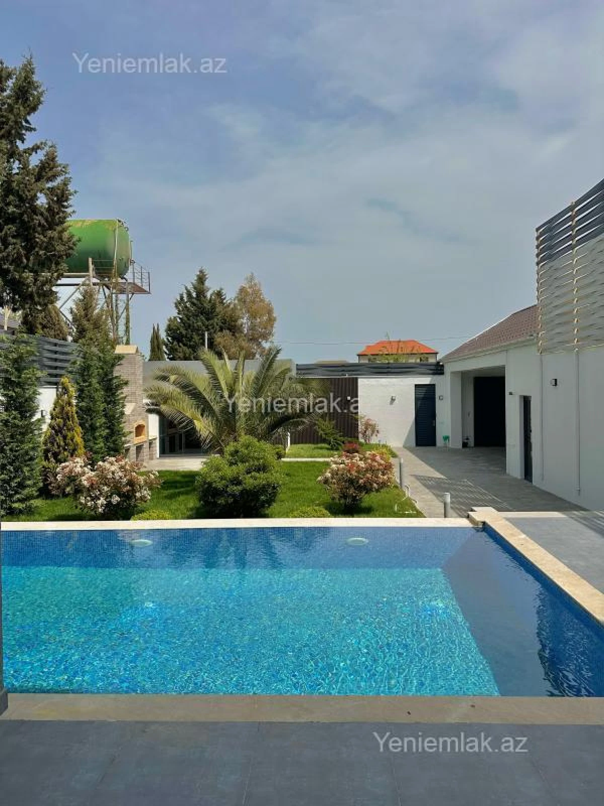 Satılır 5 otaqlı həyət evi 250 m²