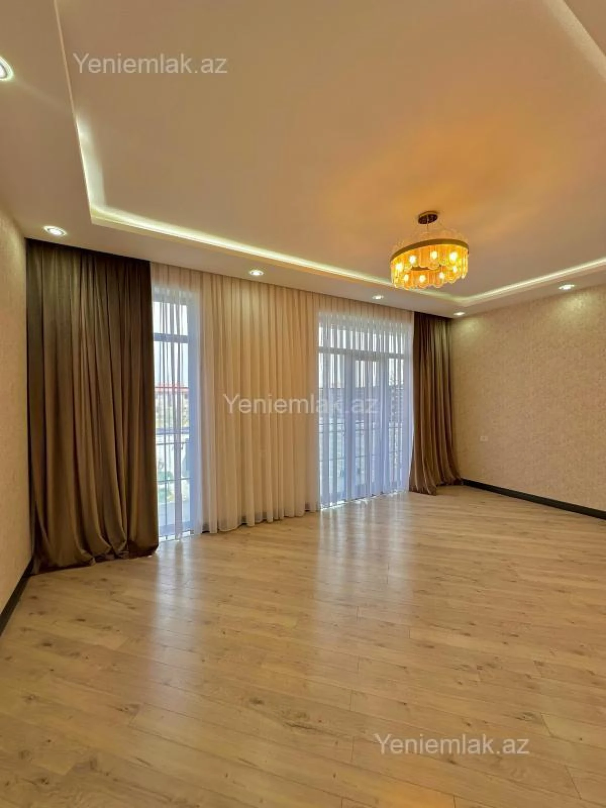 Satılır 5 otaqlı həyət evi 250 m²