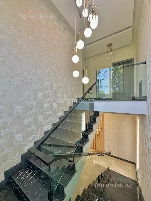 Satılır 5 otaqlı həyət evi 250 m²