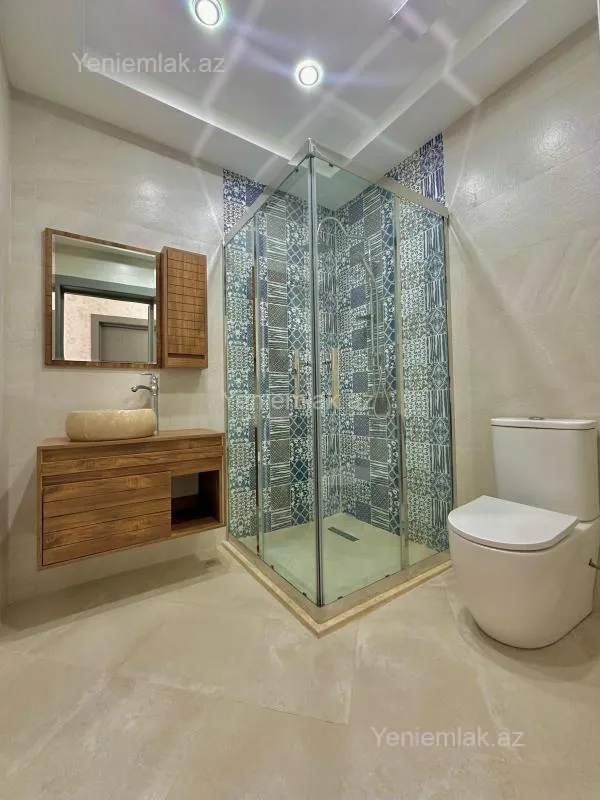 Satılır 5 otaqlı həyət evi 250 m²