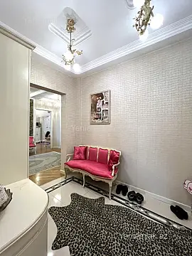 Satılır 5 otaqlı yeni tikili 200 m²