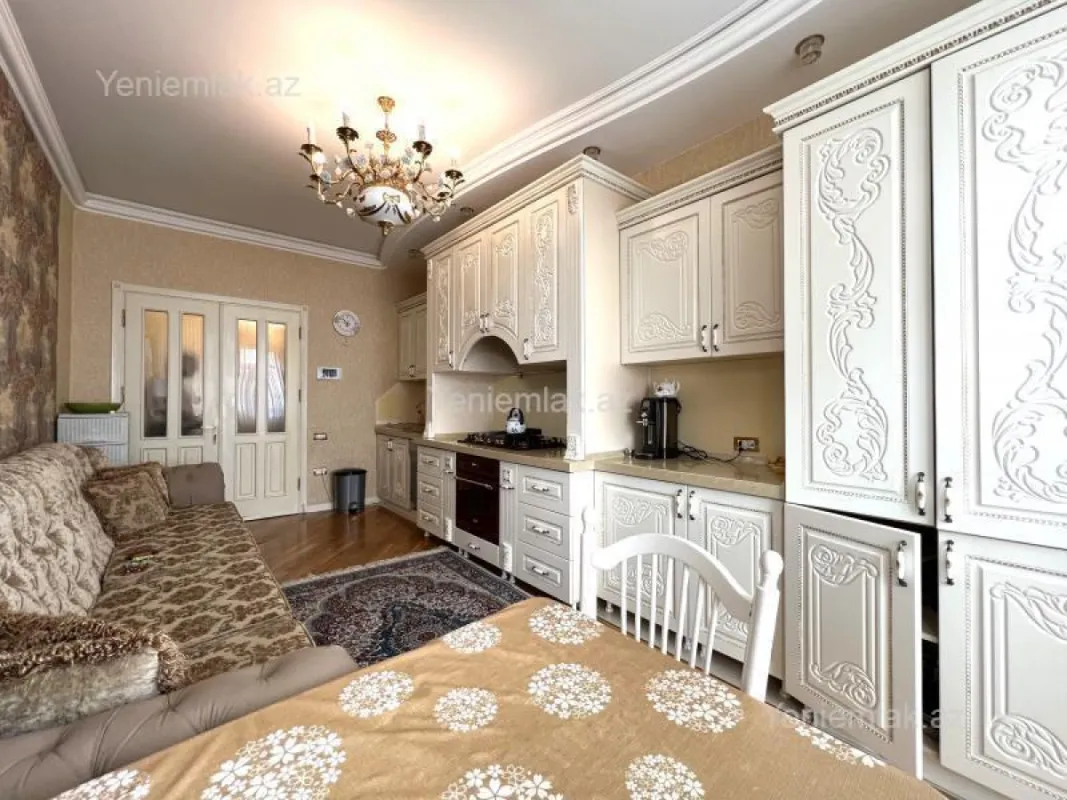 Satılır 5 otaqlı yeni tikili 200 m²