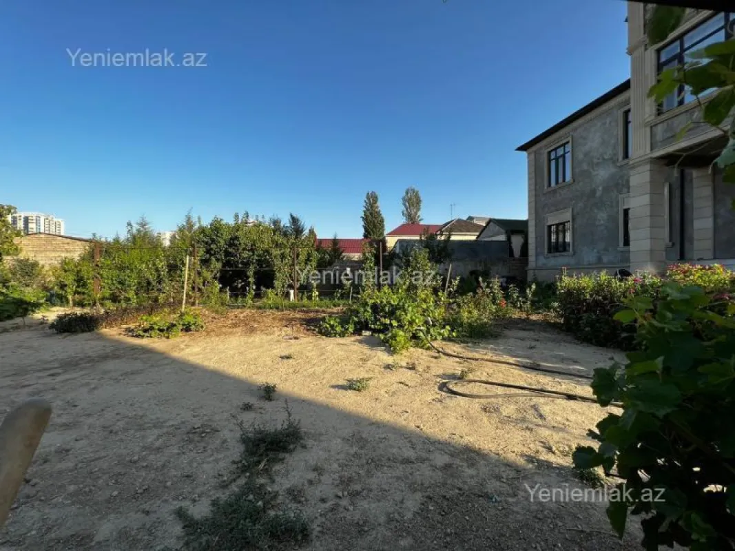 Satılır 7 otaqlı həyət evi 500 m²