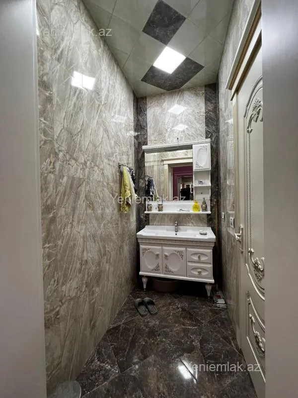 Satılır 7 otaqlı həyət evi 500 m²