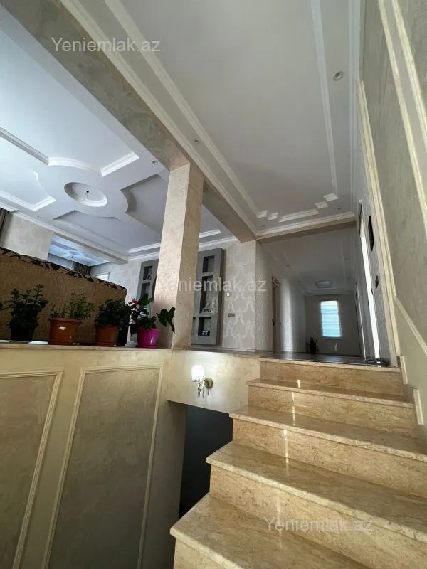 Satılır 7 otaqlı həyət evi 500 m²