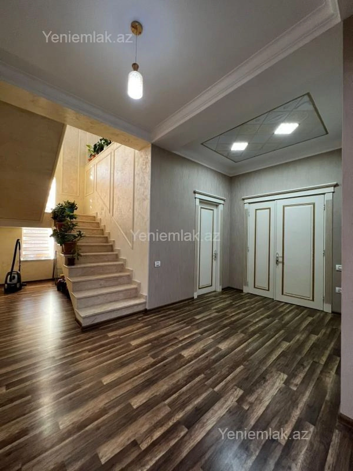 Satılır 7 otaqlı həyət evi 500 m²