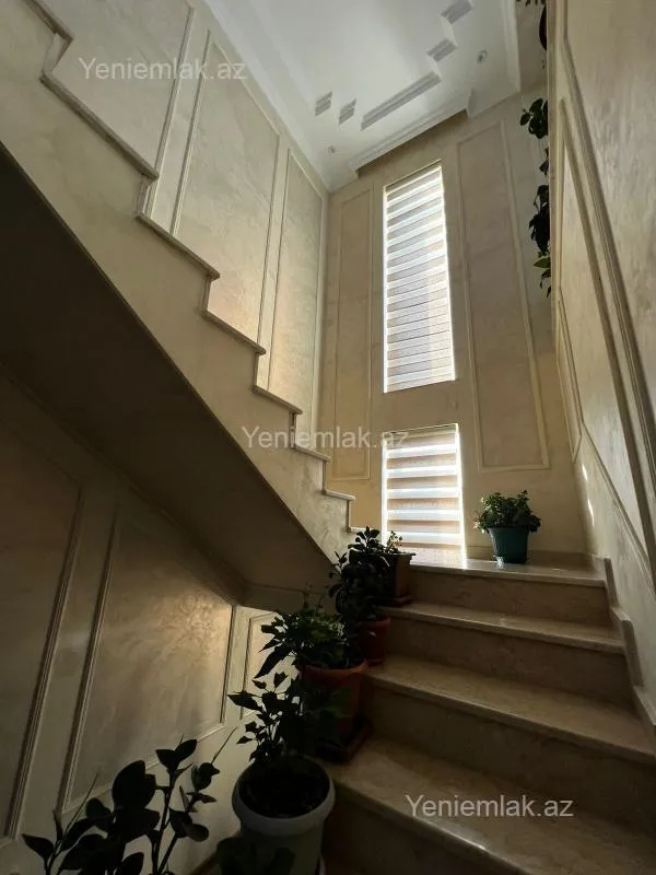 Satılır 7 otaqlı həyət evi 500 m²