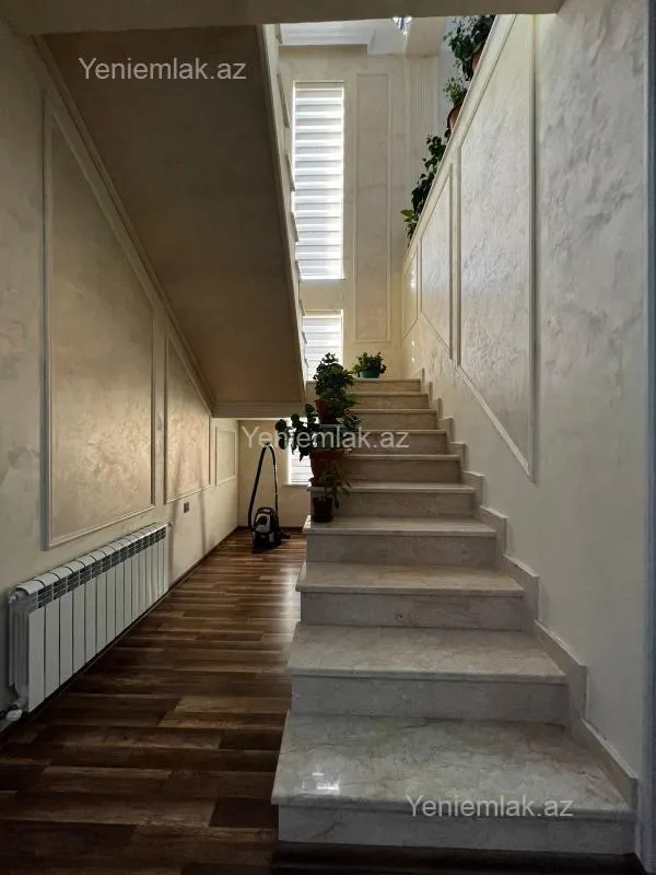 Satılır 7 otaqlı həyət evi 500 m²