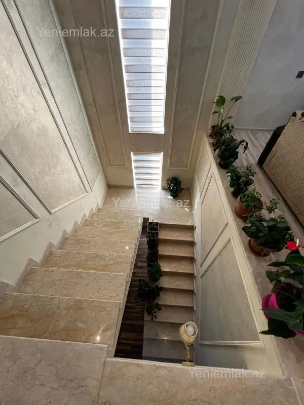 Satılır 7 otaqlı həyət evi 500 m²