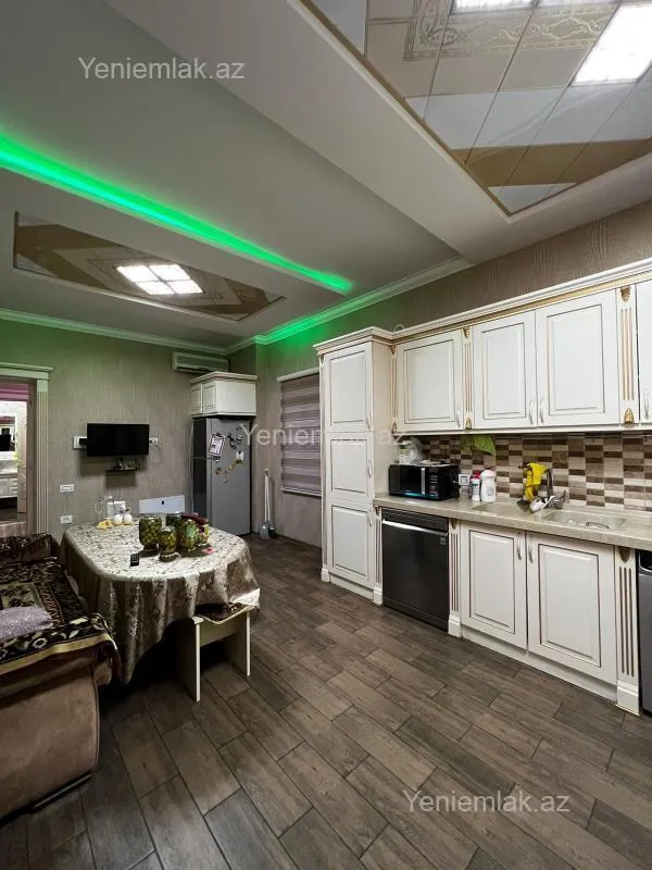 Satılır 7 otaqlı həyət evi 500 m²