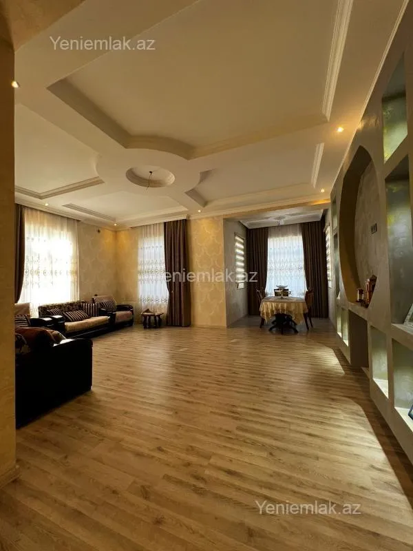 Satılır 7 otaqlı həyət evi 500 m²