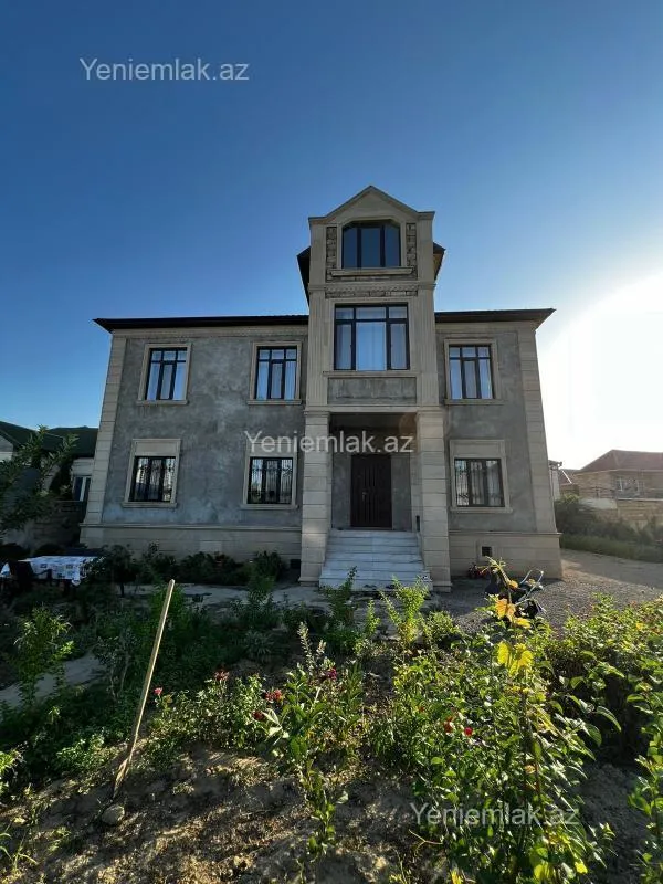 Satılır 7 otaqlı həyət evi 500 m²
